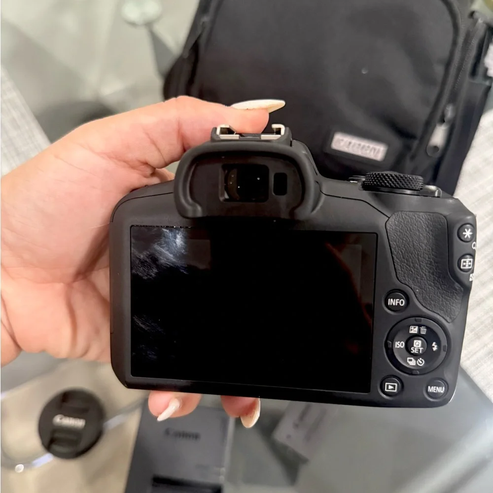 Canon Black Camera Bag with Accessories Canon EOS R100